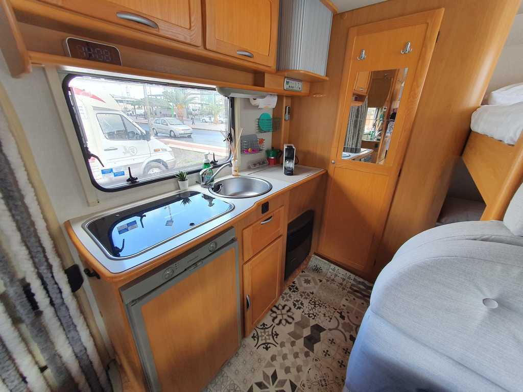 AUTOCARAVANA_DE_SEGUNDA_MANO_TENERIFE_MCLOUIS_BARATA_PEQUENA_EN_CANARIAS_TENERIFE_LAS_PALMAS_GRAN_CANARIA_MILANUNCIOS_FIAT_DUCATO_OCASION_AUTOCARAVANASDM_COCINA_4_FUEGOS