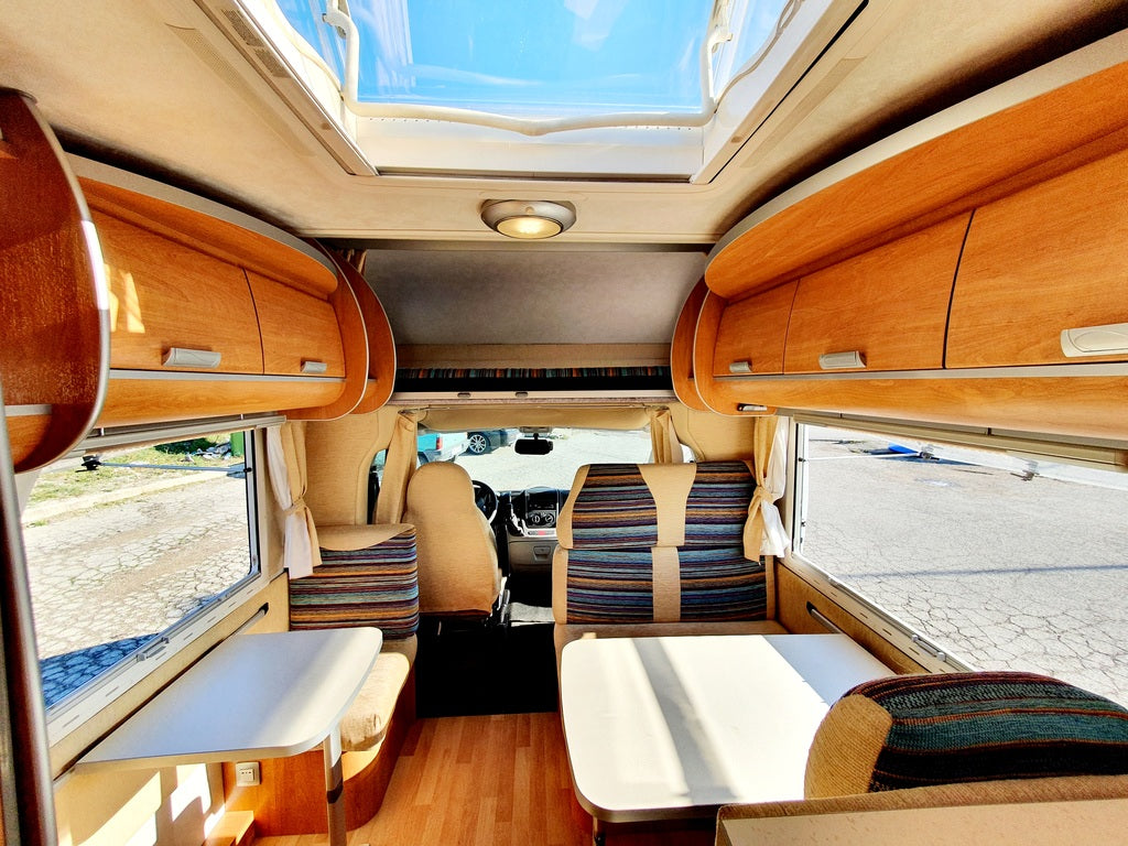 Autocaravana-autocaravanas-fiat-de-segunda-mano-en-canarias-tenerife-2-mano-arure-furgoneta-gran-canaria-las-palmas-fuerteventura-lanzarote-claraboya-capuchina-panoramica-doble-salon-7-plazas-personas-dormir-cama-matrimonio-capuchina-convertible