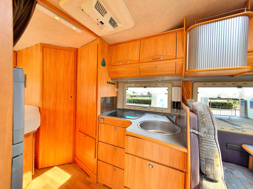 autocaravanas_autocaravana_segunda_mano_ocasion_norte_precio_de_lujo_en_canarias_tenerife_fiat_ducato_adria_adriatik_arure_gran_canaria_las_palmas_oportunidad_adria_autocaravanasdm_canarias_viesa_cocina